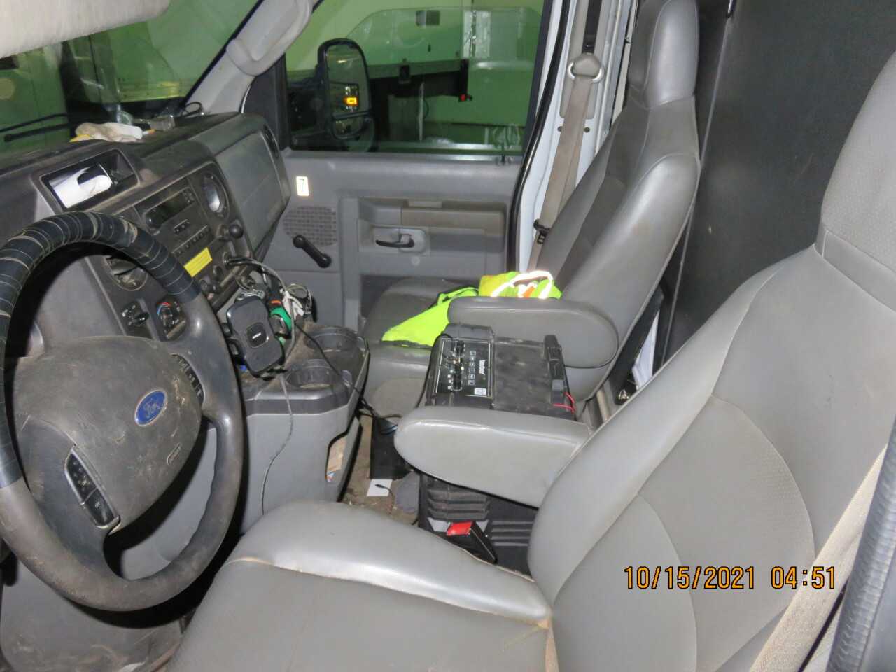 2011 Ford E450 Box - BUSES