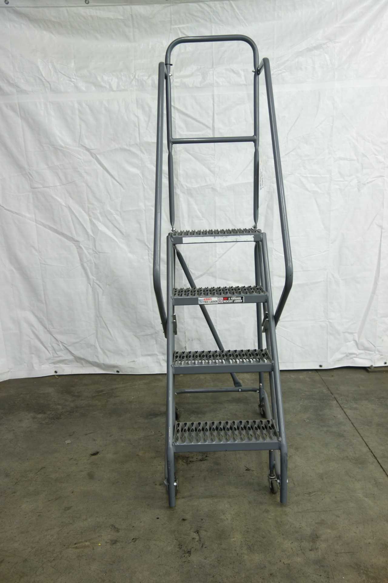 TRI ARC 4 STEP ROLLING STEP LADDER - MATERIAL HANDLING