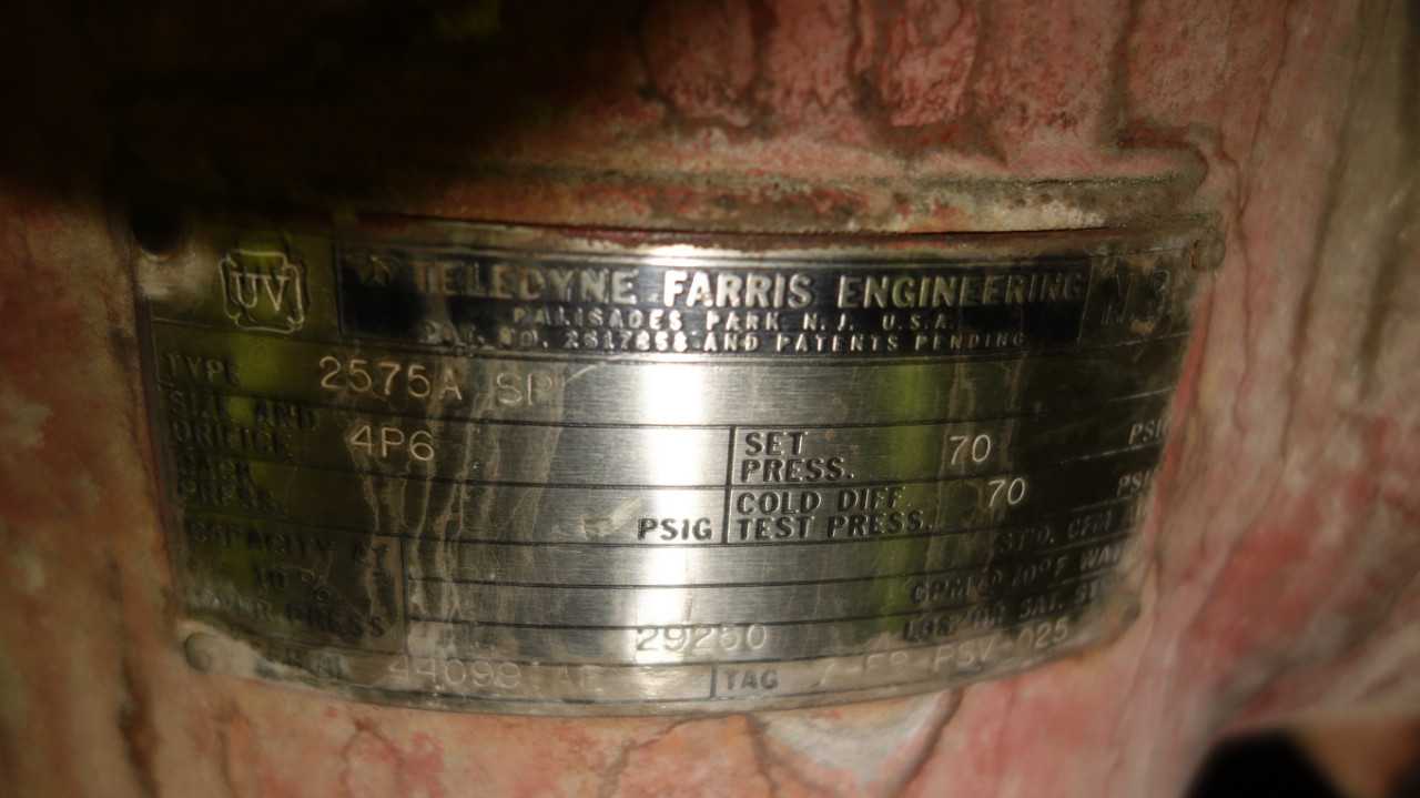 LOT OF 2 CONSOLIDATED AND FARRIS RELIEF VALVES 4IN - CONTROL VALVE