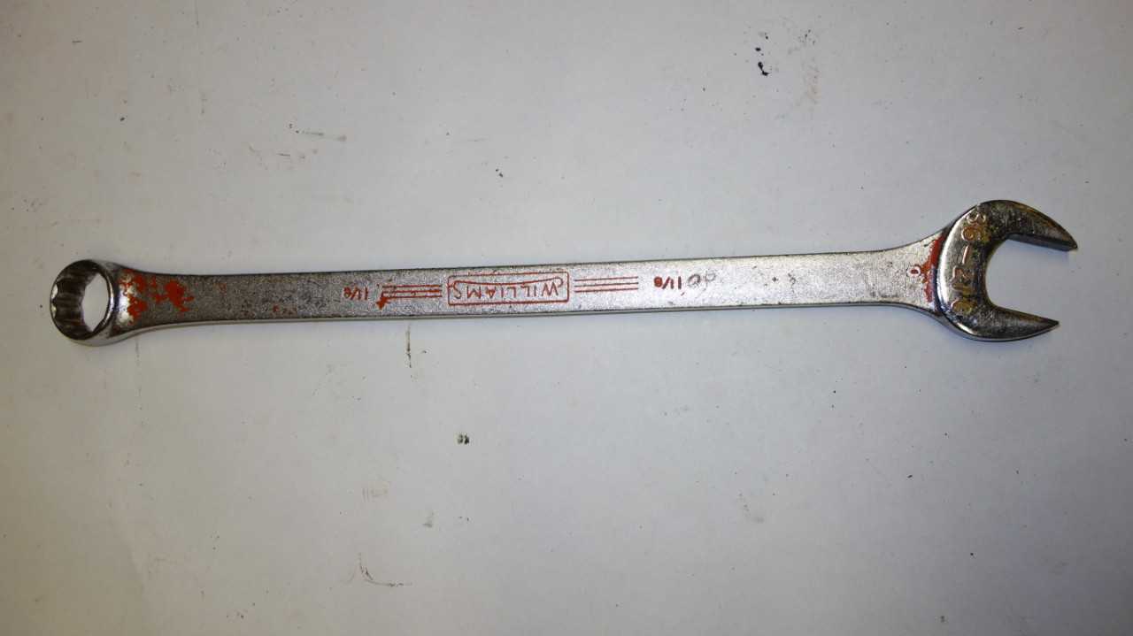 LOT OF 4 ASSORTED COMBINATION WRENCHES - HAND TOOLS