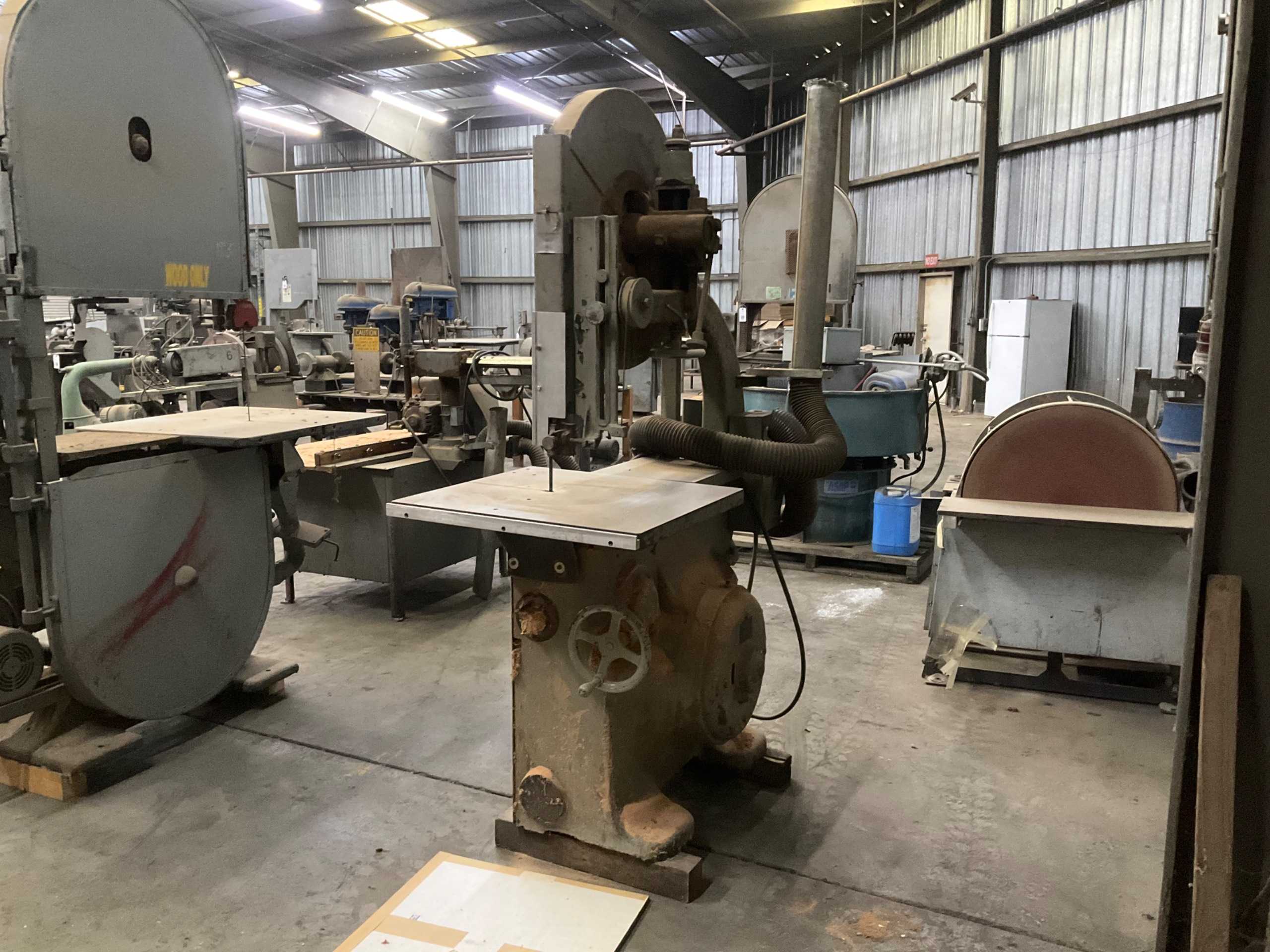 OLIVER MACHINERY CO. 117 VERTICAL BAND SAW