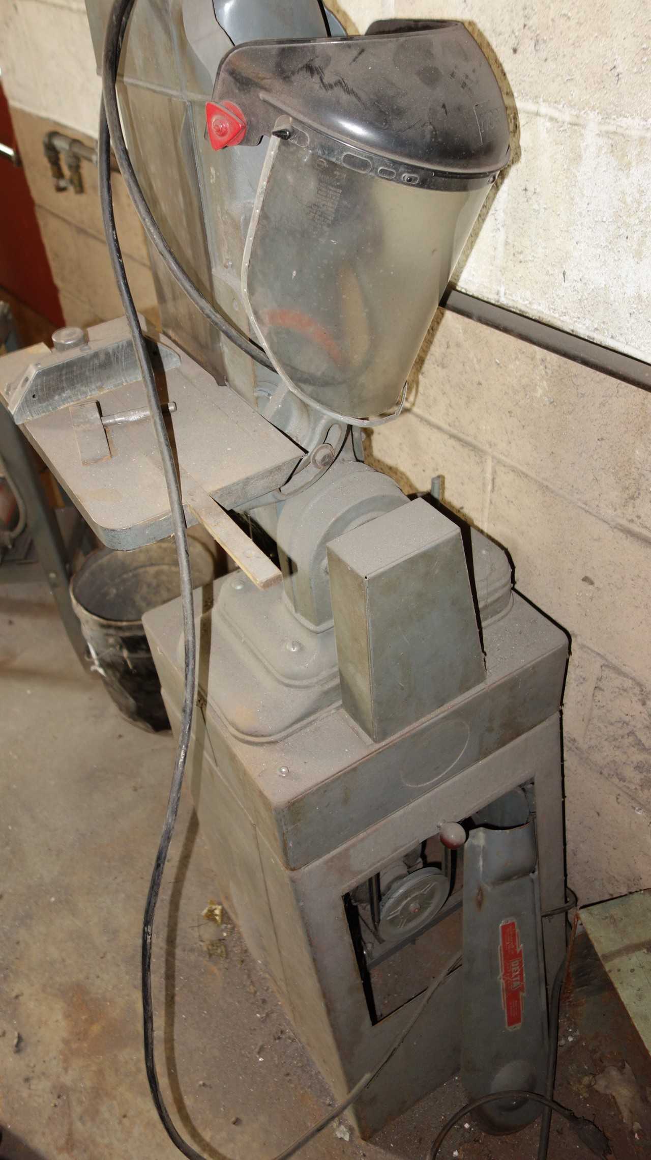 DELTA ROCKWELL SANDER GRINDER - GRINDING MACHINES