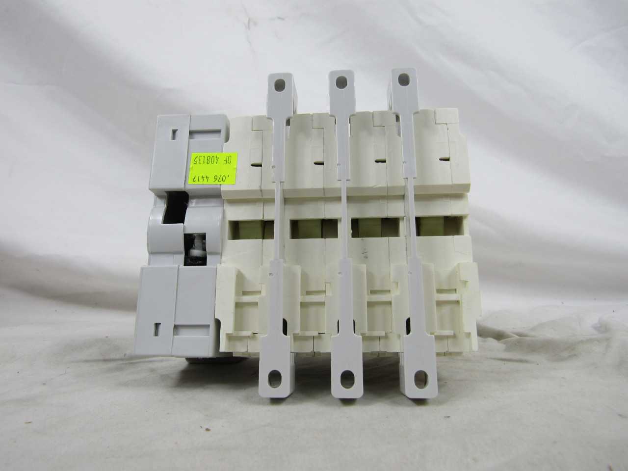 Quantity of 1 New Surplus Eaton R9I4030FCC Rotary Disconnect Switch 4P 30A 600V - DISCONNECT SWITCHES