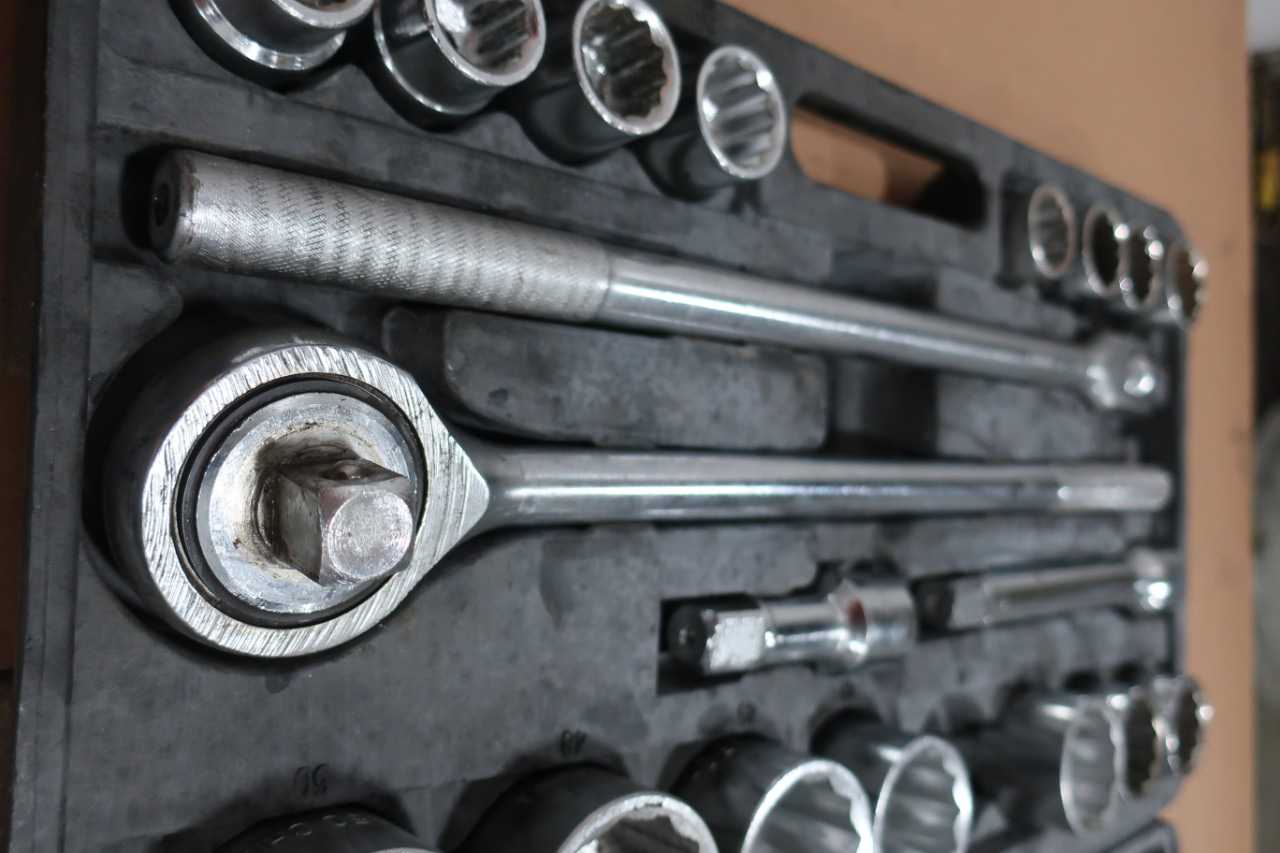PITTSBURG 20 PIECE JUMBO SOCKET SET - HAND TOOLS