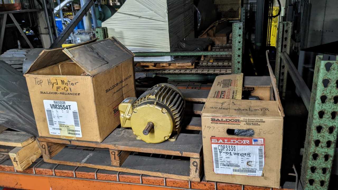 Lot of 3 pallets of motors and blowers - ELECTRIC MOTORS