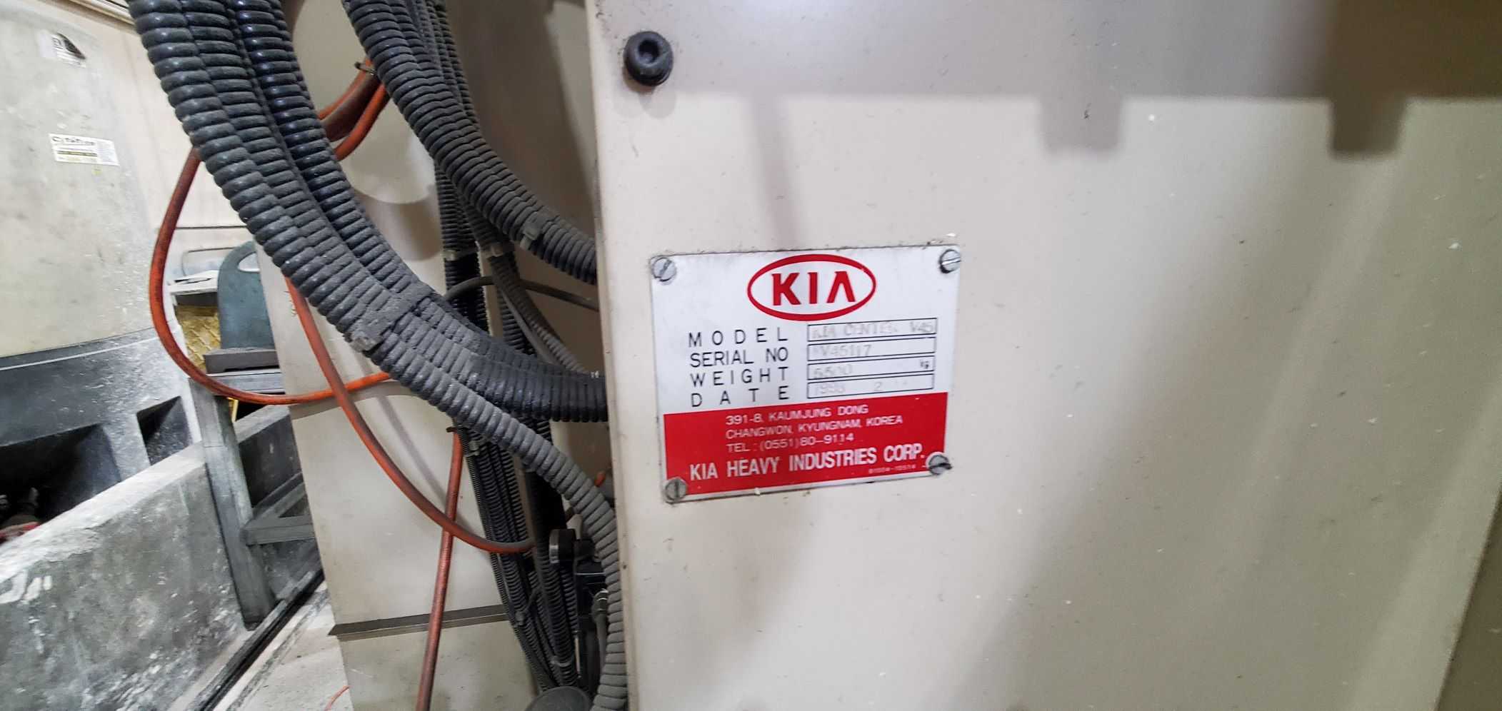 1995 Kia V45 CNC Machine - CNC MACHINING CENTERS