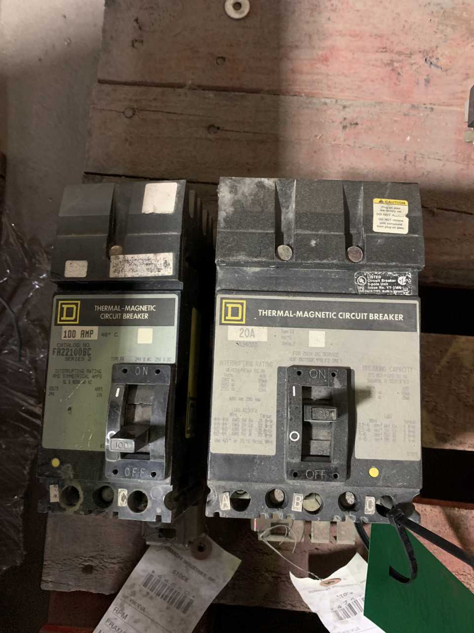 Lot of 100 Amp and 20 Amp Square-D Circuit Breakers - MISCELLANEOUS Lot of 100 Amp and 20 Amp Square-D Circuit Breakers - MISCELLANEOUS