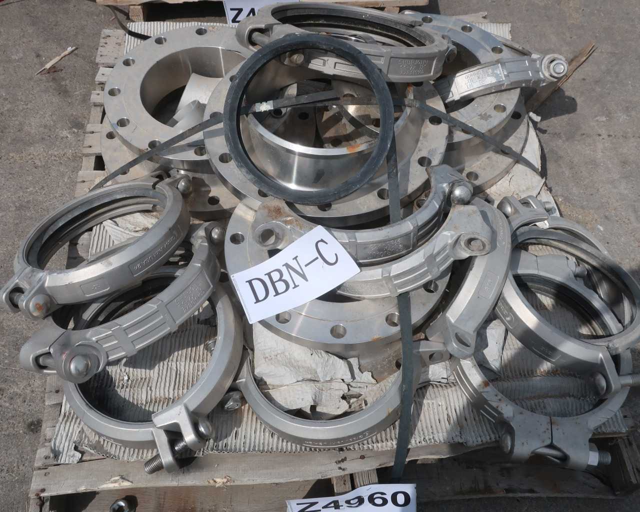 1 PALLET OF ASSORTED STAINLESS FLANGES & COUPLINGS - MISCELLANEOUS