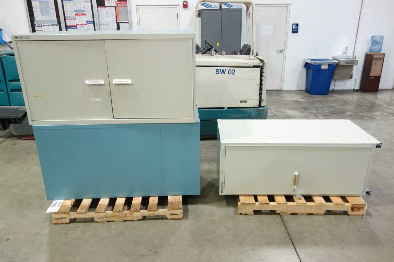 LOT OF 3 STANLEY VIDMAR TOOL CABINETS 2 DOOR 1 DOOR - TOOL STORAGE