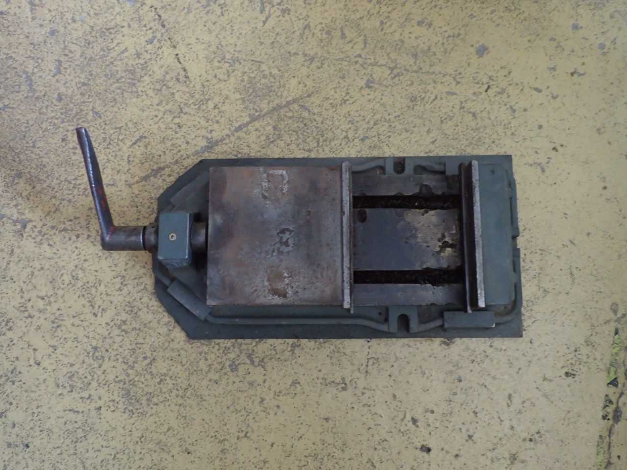 KKK Model 200 Mill Milling Vise: 8-1/2" Wide Jaws, Open 7", Gifu, Japan - MILLING MACHINE PARTS