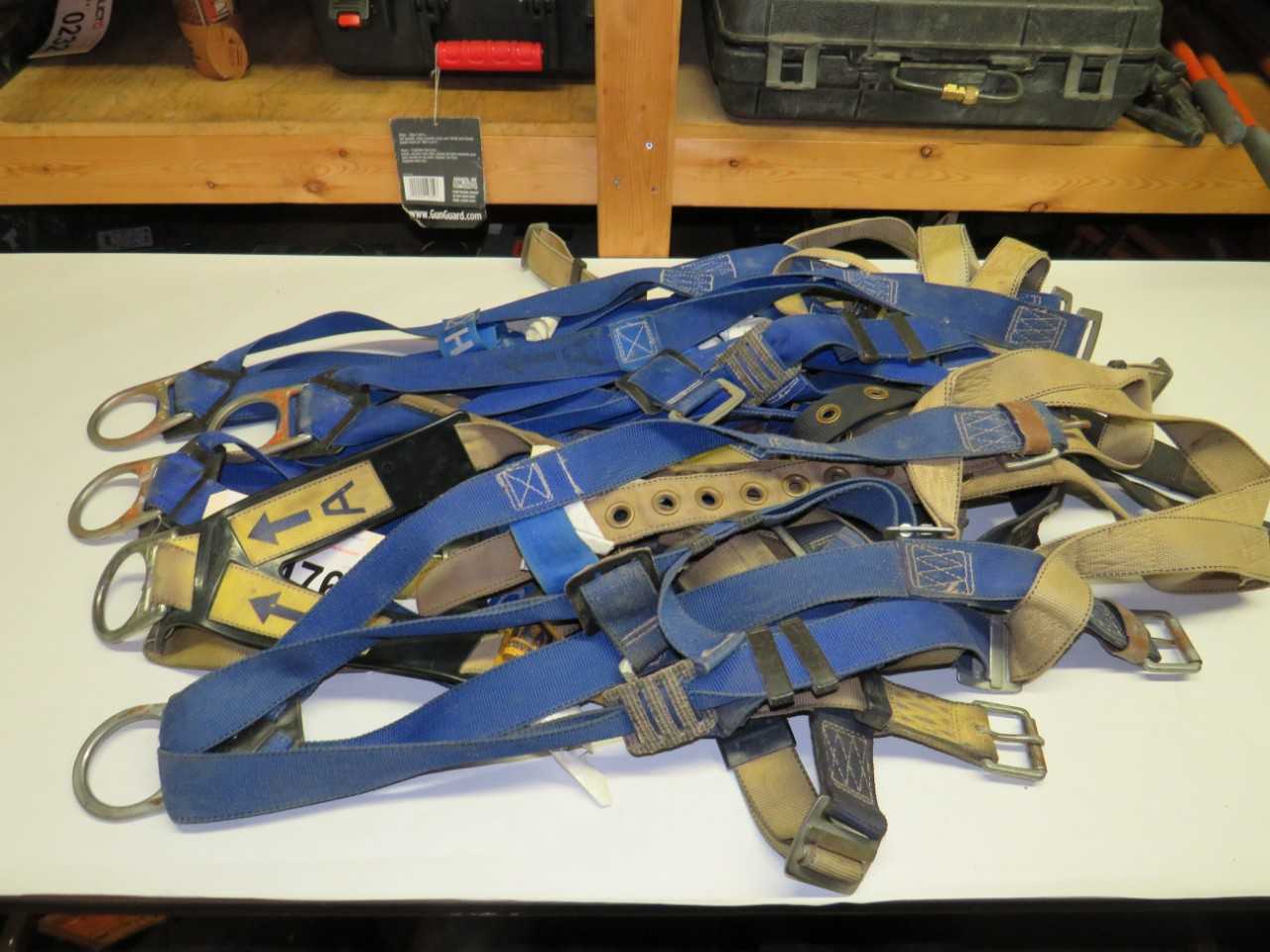 LOT OF 5 ASSORTED NORTH FP759-1DGP SAFETY HARNESSES - SAFETY EQUIPMENT
