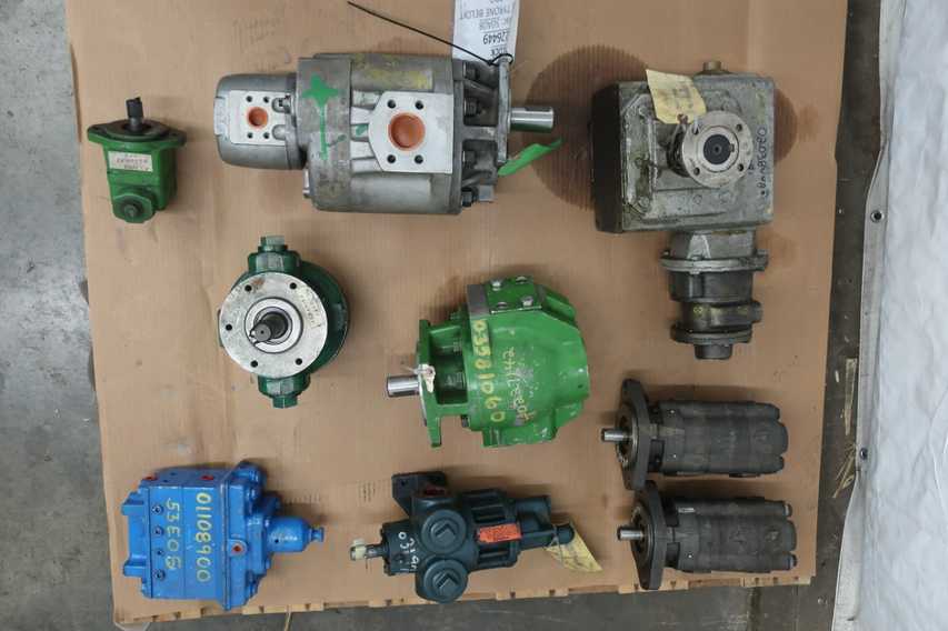 1 PALLET OF ASSORTED HYDRAULIC PUMPS - HAND TOOLS