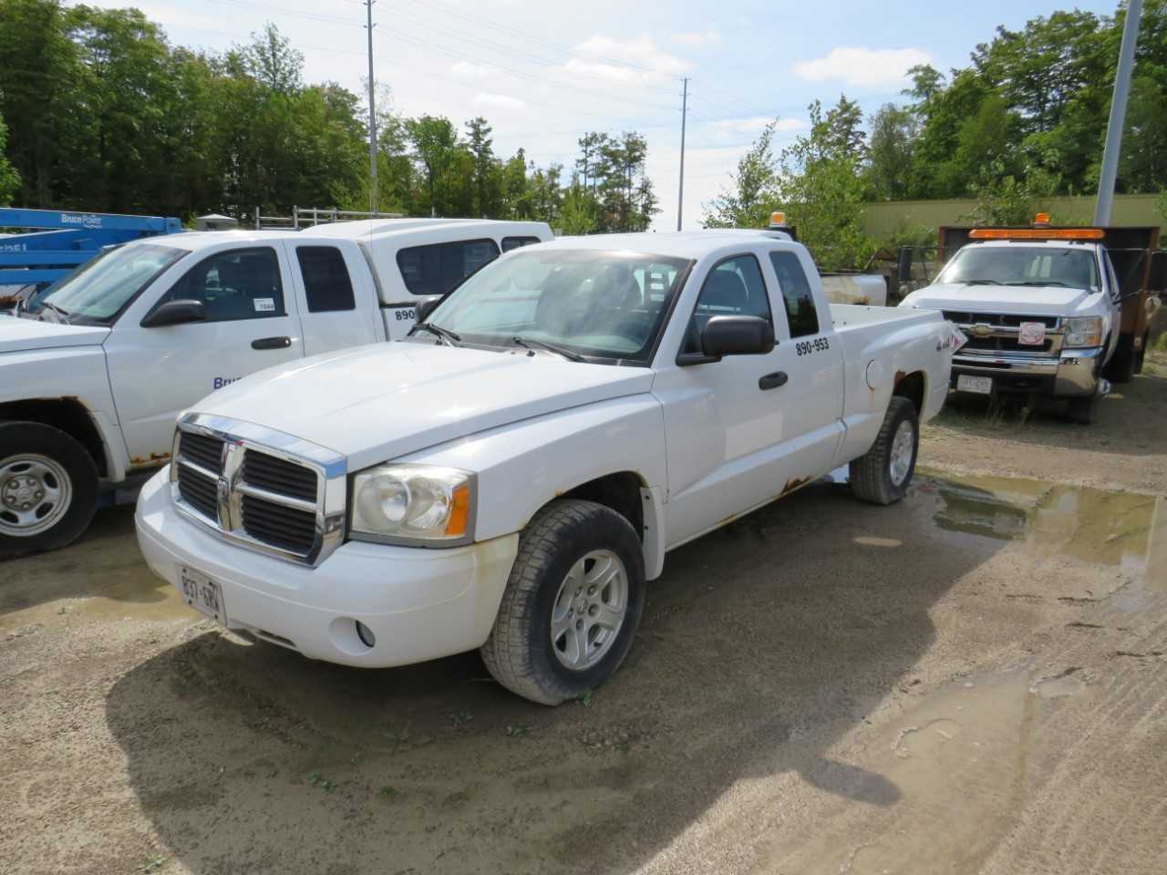 2005 DODGE DAKOTA SLT 4X4 CLUB CAB PICKUP TRUCK - HYDRO EXCAVATOR TRUCKS