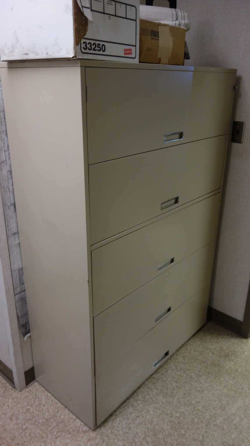 LOT OF FURNTURE, 1X DESK, 2X CABINET - PLANT & FACILITY