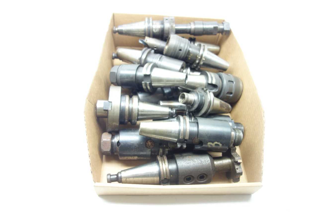 LOT OF ASSORTED CAT50 TOOL HOLDERS - VALENITE, KENNAMETAL - MACHINING ACCESSORIES & TOOLING
