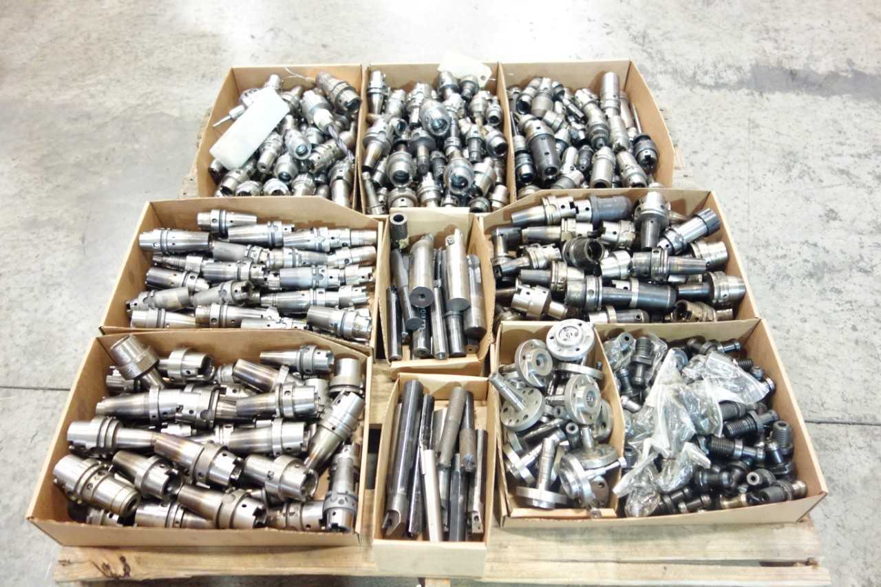 1 PALLET OF ASSORTED PULLSTUDS, CHUCKS, BORING BARS, BITS - ELECTRIC POWER TOOLS
