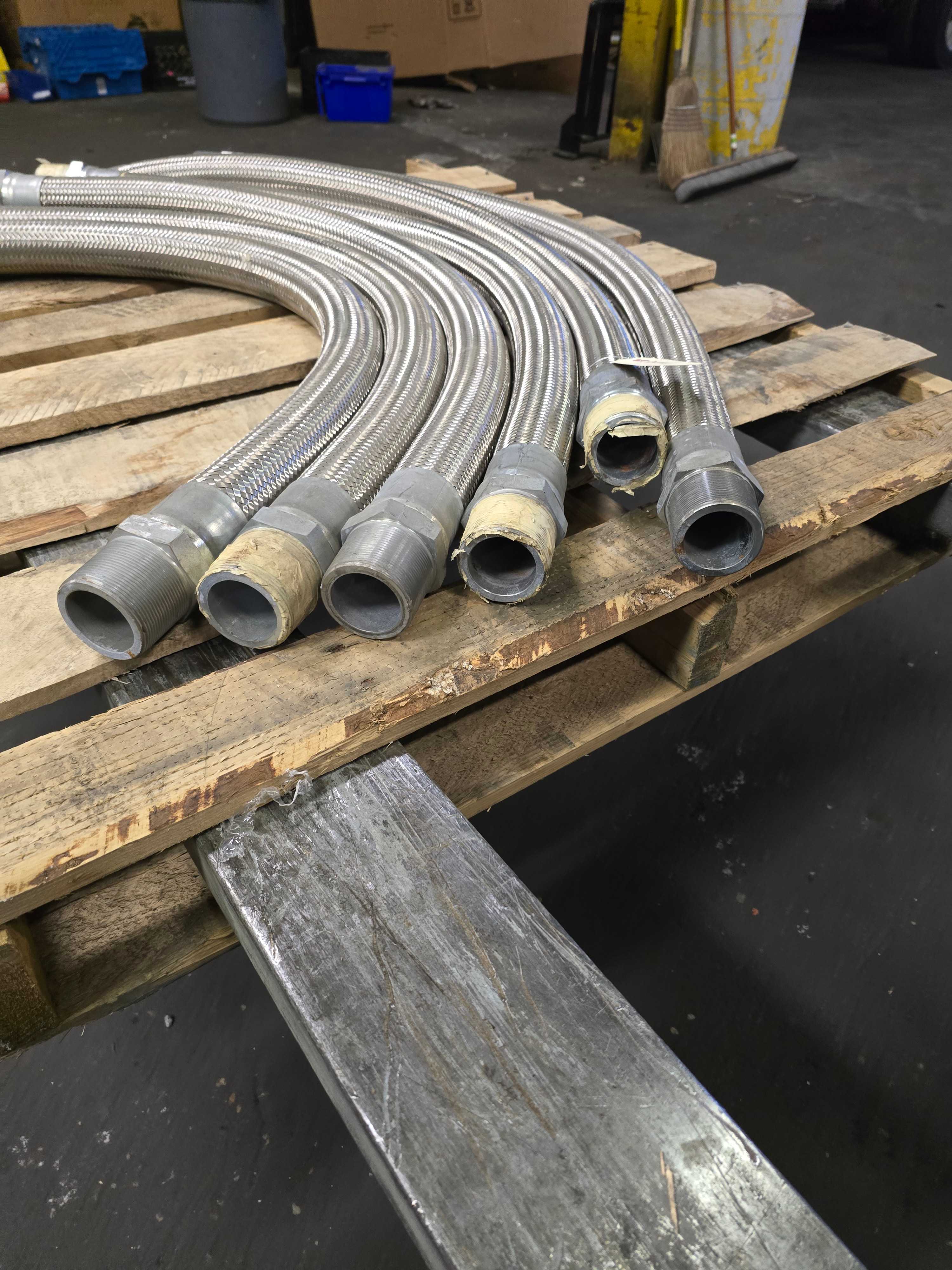 LOT OF BRAIDED STAINLESS FLEXIBLE CONDUIT - INDUSTRIAL PARTS