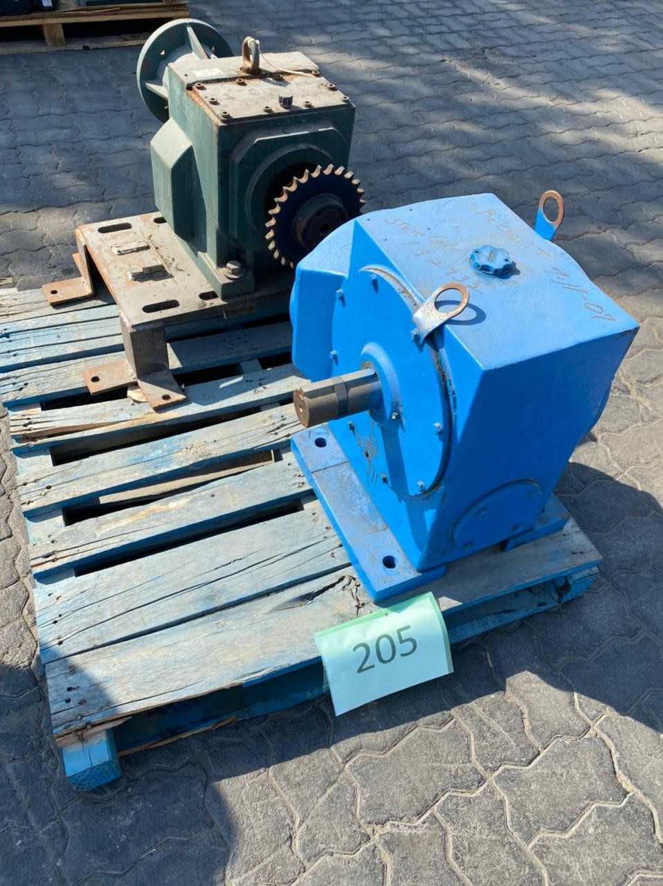 LOT OF 2 GEAR REDUCERS - GEAR REDUCERS LOT OF 2 GEAR REDUCERS - GEAR REDUCERS