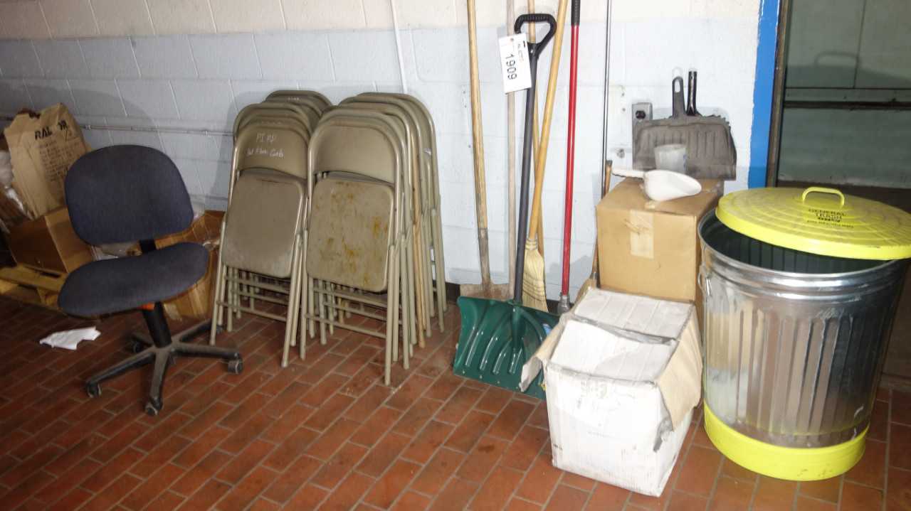 LOT OF ASSORTED CLEANING TOOLS AND CHAIRS, BROOMS - MISCELLANEOUS