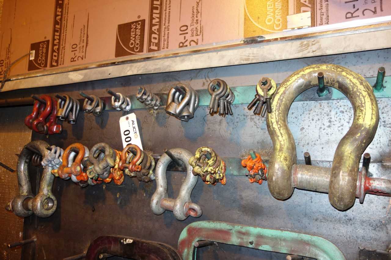 LOT OF ASSORTED CLEVISES - LIFTING EQUIPMENT