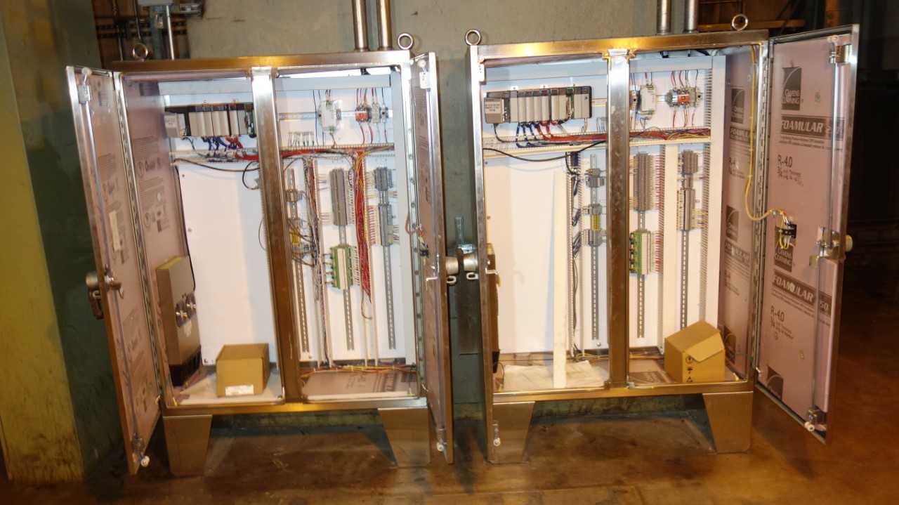LOT OF 2 SPLITTER REMOTE I/O CONTROL PANEL W/ ALLEN BRADLEY 1756 CONTROLLER MODULE RACK - AUTOMATION & CONTROLS