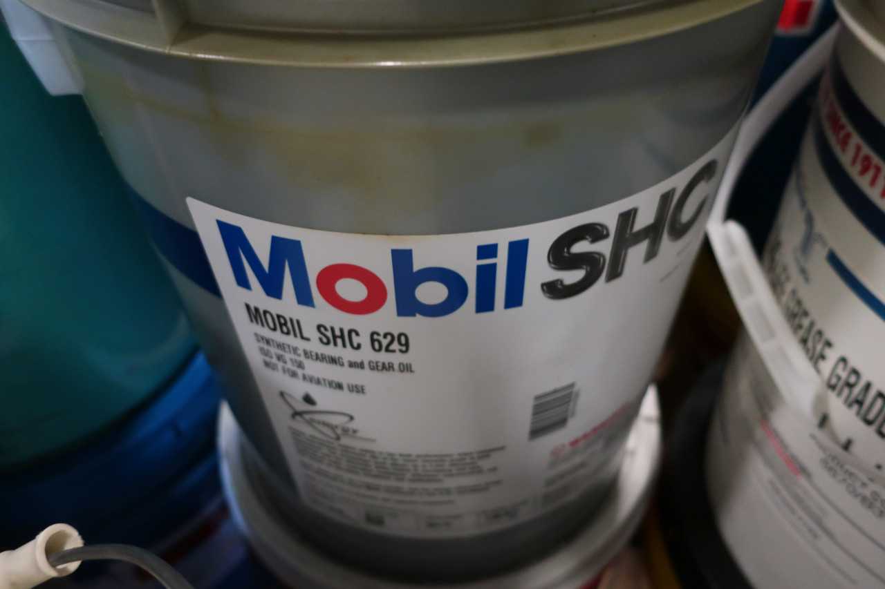 2 PALLETS OF NEW ASSORTED GREASE OIL COOLANT & LUBRICANTS - MISCELLANEOUS