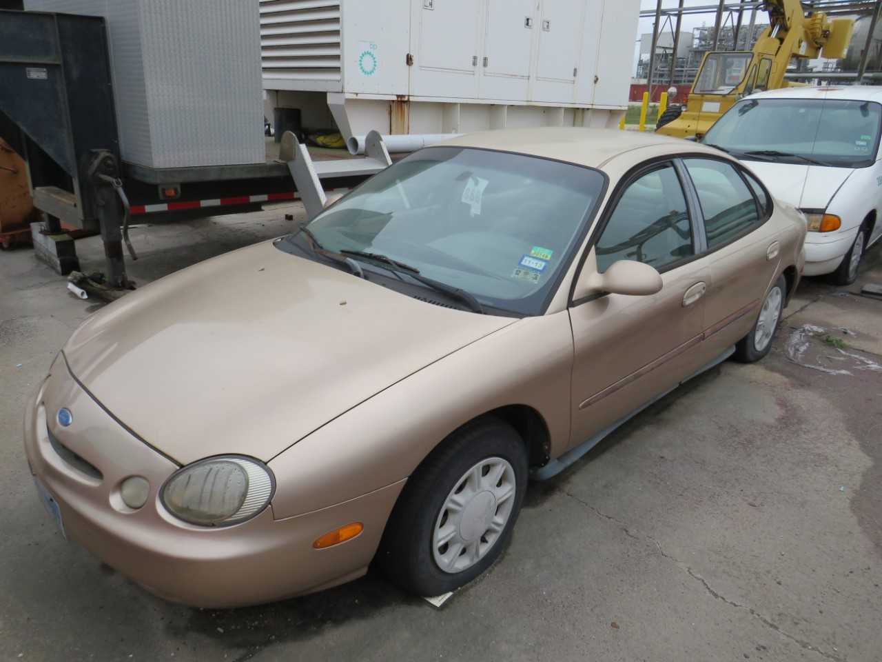 1996 FORD TAURUS 4 DR SDN FWD 6 CYL - BUSES