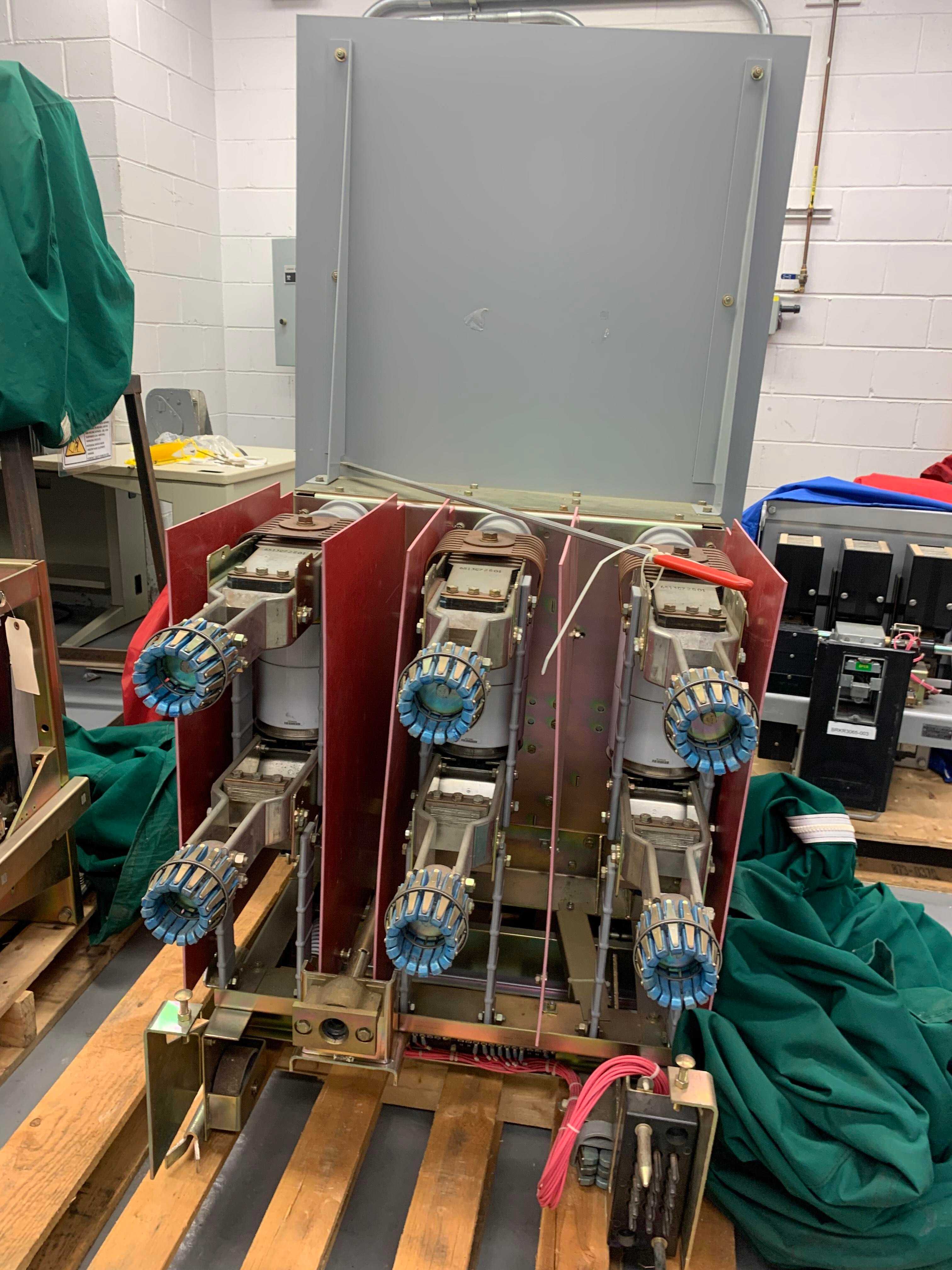 Cutler Hammer  150 DHP-VR 750 Vacuum Circuit Breaker - CIRCUIT BREAKERS