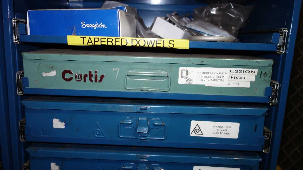 14 DRAWER CURTIS TOOLBOX WITH CONTENTS ASSORTED O RINGS - TOOL STORAGE