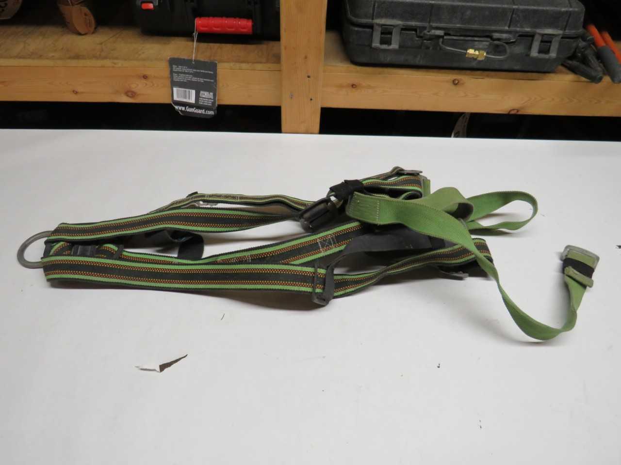 LOT OF 4 ASSORTED MILLER DURAFLEX 425910-MND, E650UGNC SAFETY HARNESSES - SAFETY EQUIPMENT