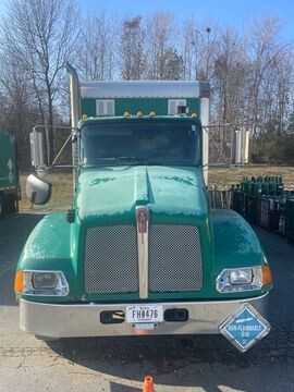 2005 Kenworth T300 Box Van - HYDRO EXCAVATOR TRUCKS