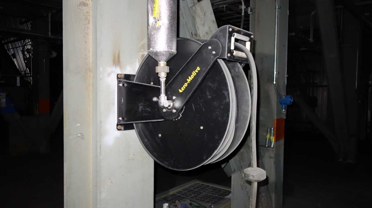 LOT OF 3 AERO-MOTIVE AND HOSETRACT HOSE REELS - HOSE