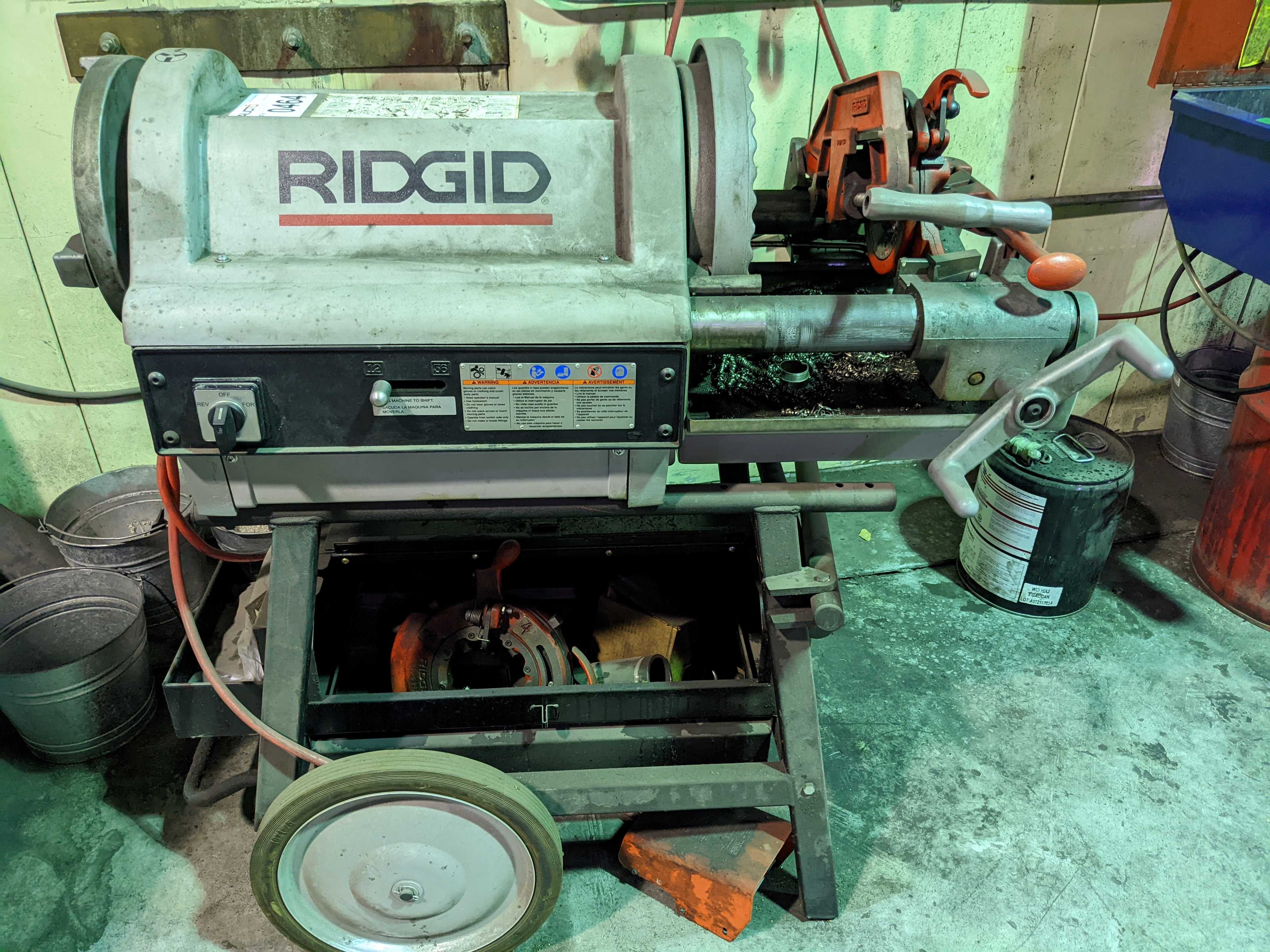 PIPE AND BOLT THREADING MACHINE - MACHINING ACCESSORIES & TOOLING