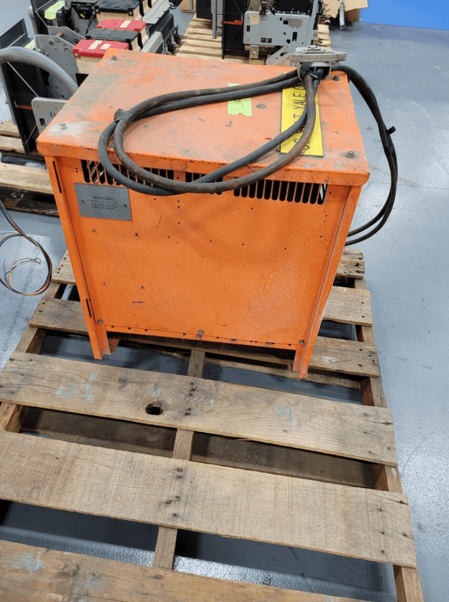 Forklift Charger (2536322) - FORKLIFTS