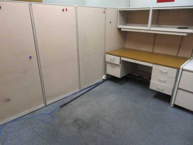 Office Furniture and Panels, Lot - MISCELLANEOUS