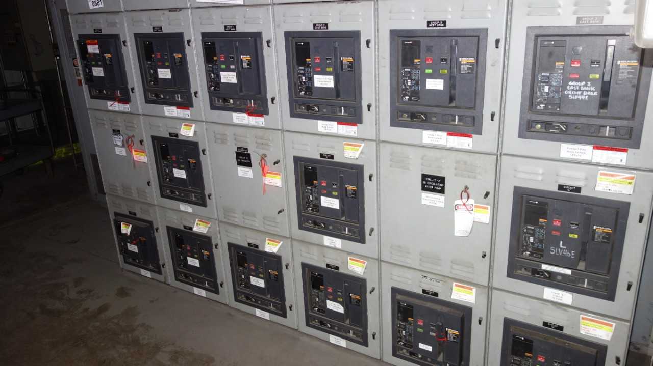 MERLIN GERIN MASTERPACT SWITCHGEAR BREAKER CABINET W/ 15X BREAKER DELAYED REMOVAL - SWITCHGEAR