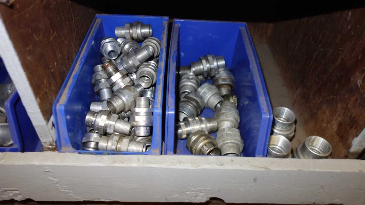 CONTENTS OF PIGEON HOLE CABINET, ASSORTED ELECTRIC CONDUIT FITTINGS - CONDUIT FITTING