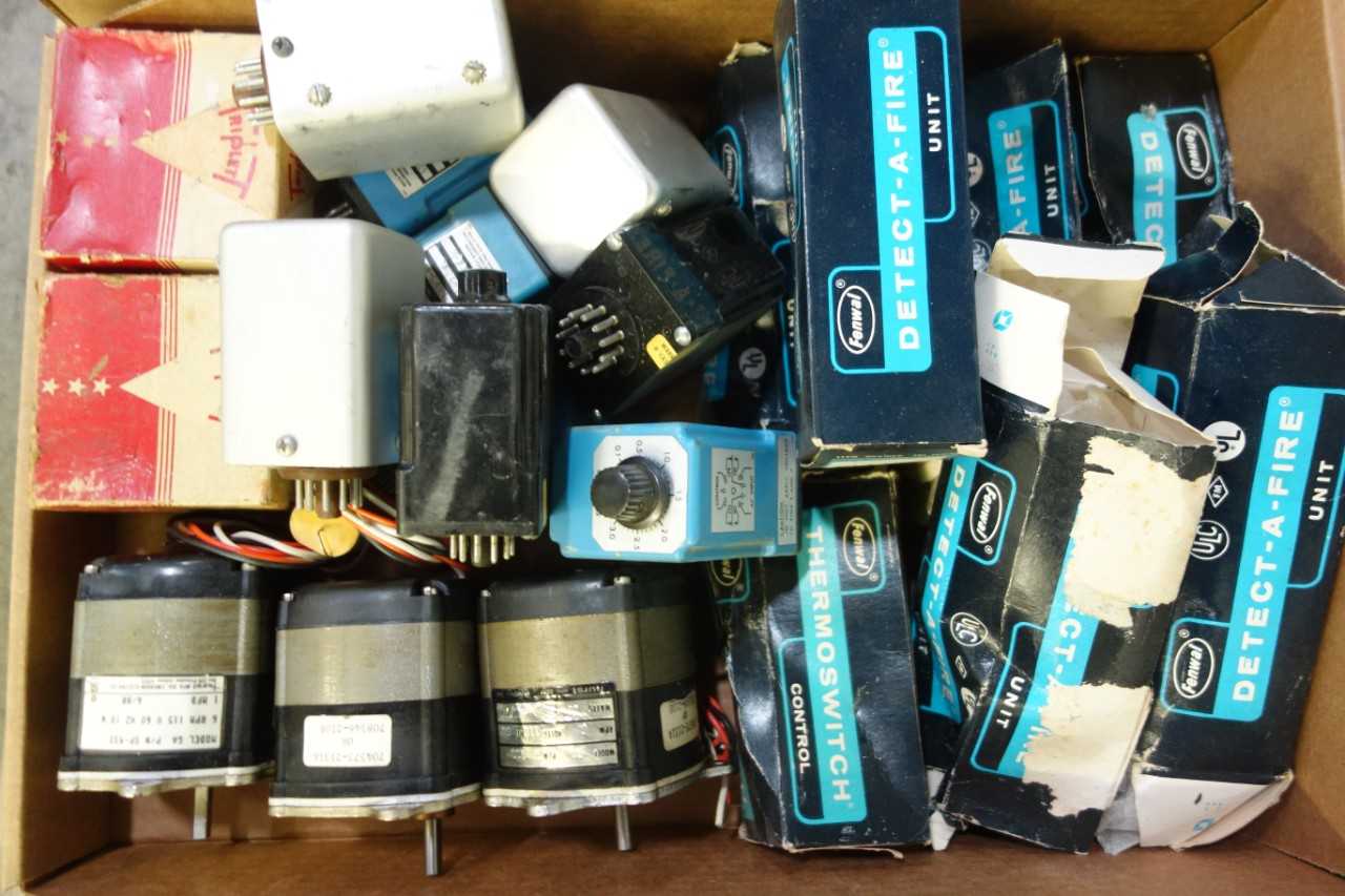 2 PALLETS OF ASSORTED ELECTRICAL CONTROLS - ELECTRICAL COMPONENTS