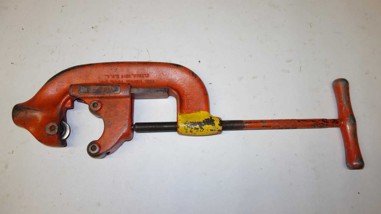 RIDGID 4-S 2IN - 4IN PIPE CUTTER - HAND TOOLS
