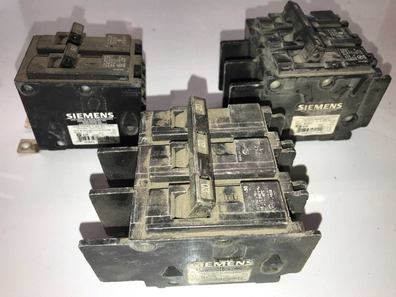 VARIOUS SIEMENS CIRCUIT BREAKERS (QTY ) - CIRCUIT BREAKERS