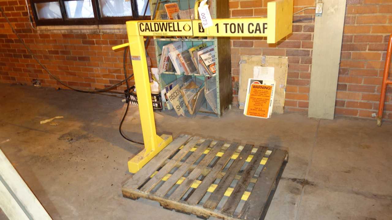 CALDWELL 90-1-48 2000LB 1 TON HAND WHEEL ADJUSTABLE FORKS PALLET LIFTER - LIFTING EQUIPMENT