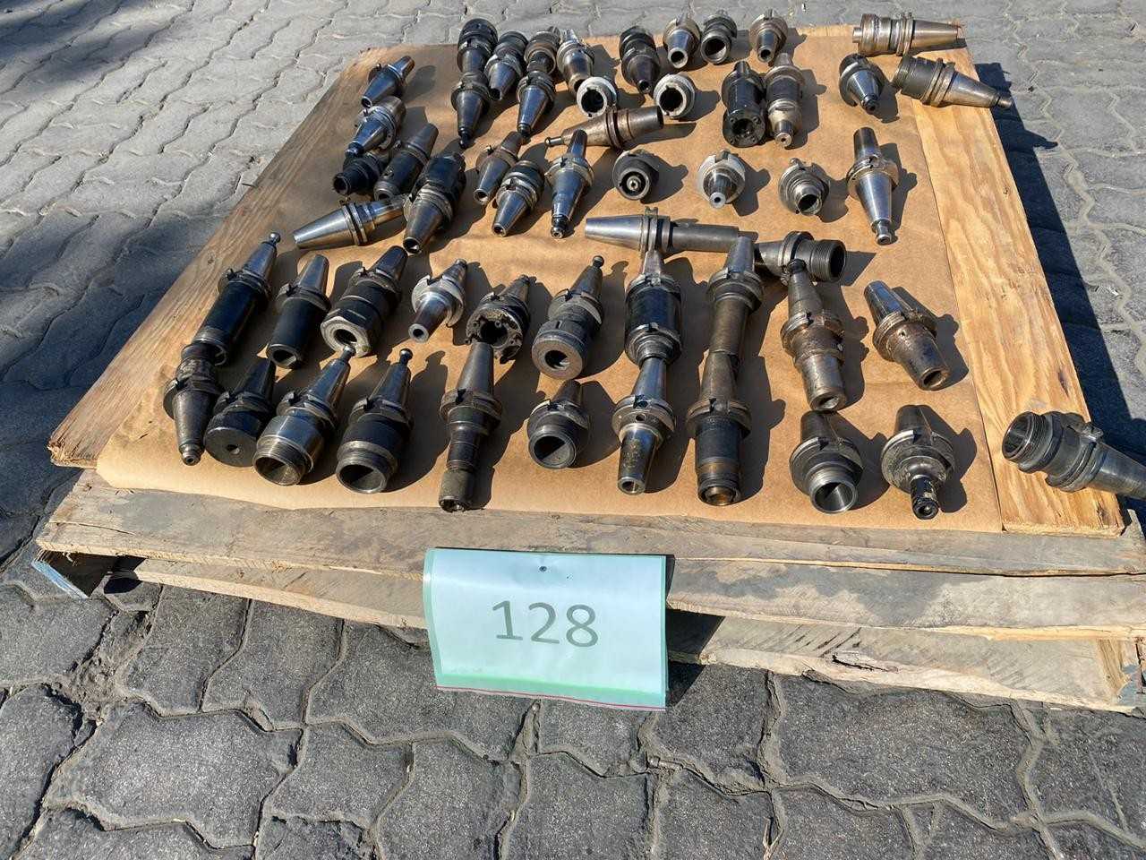 PALLET OF ASSORTED CAT 40 TOOL HOLDERS - ELECTRIC POWER TOOLS