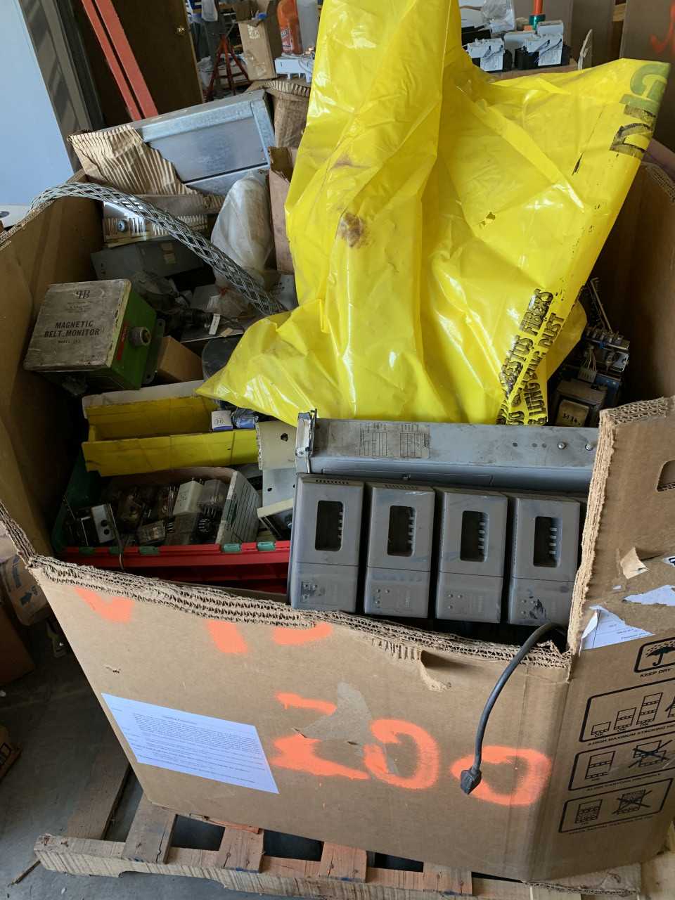 CRATE OF MISC. ELECTRICAL AUTOMATION EQUIPMENT ETC. - ELECTRICAL COMPONENTS