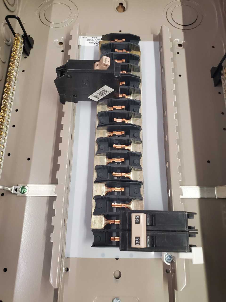 (1) Eaton CH30B125D 125A 1Ph Loadcenter 30 Circuit - CIRCUIT BREAKERS