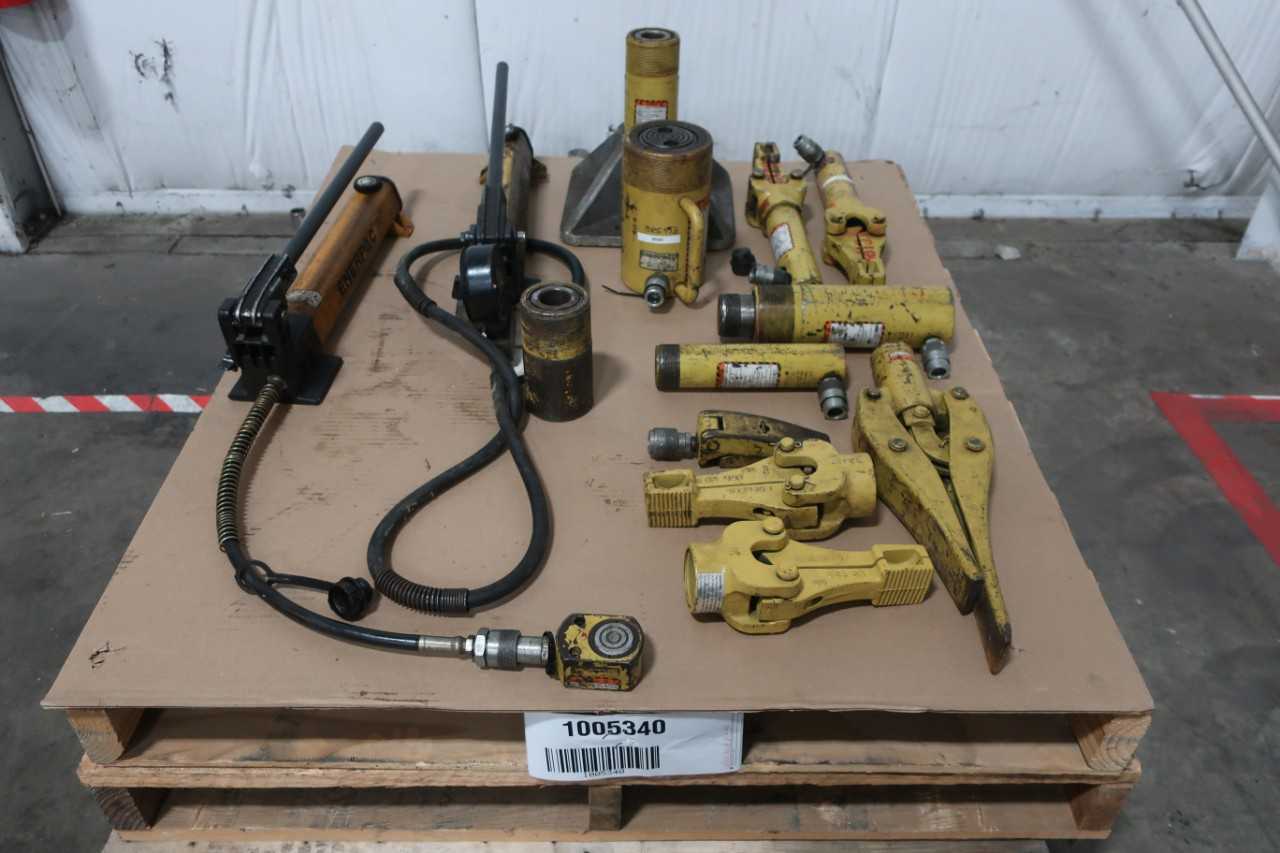LOT OF ASSORTED ENERPAC HYDRAULIC HAND PUMPS AND RAM CYLINDERS - ELECTRIC POWER TOOLS