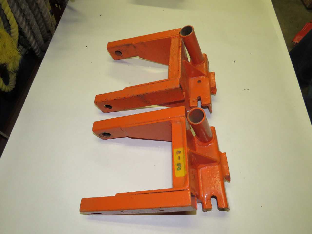 LOT OF 2 FLEXIBLE PIPE ADAPTER FRAMES - TRAILER MOUNTED EQUIPMENT