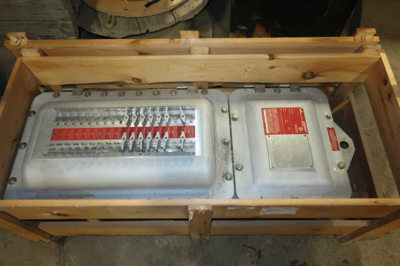 CROUSE-HINDS EXPLOSION PROOF PANEL BOARD WITH MAIN BREAKER - PANELBOARDS