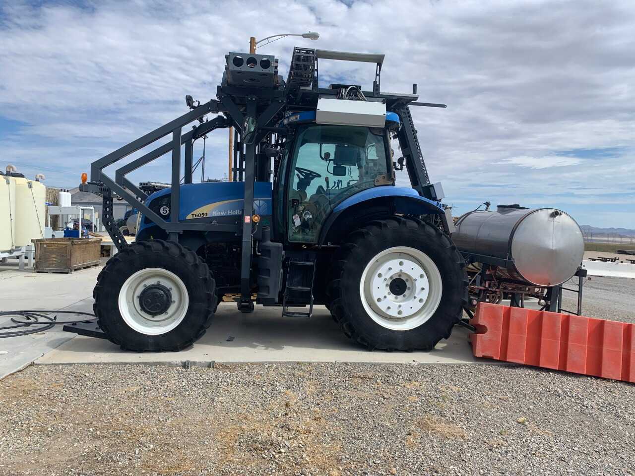2011 New Holland  T6050 Tractor - CONSTRUCTION EQUIPMENT