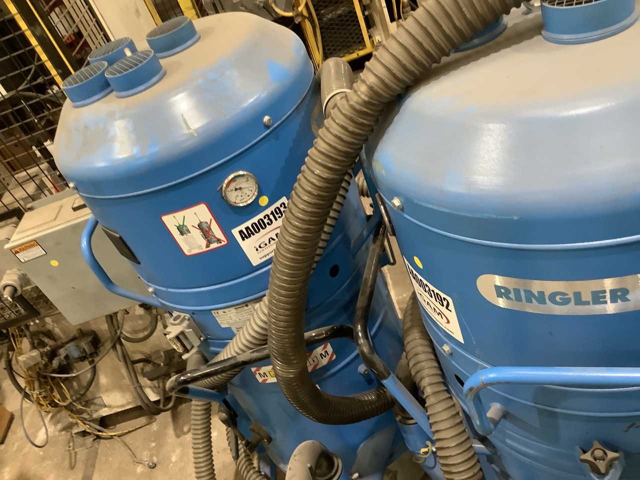Lot of 2 Ringler industrial vacuums - INDUSTRIAL PARTS