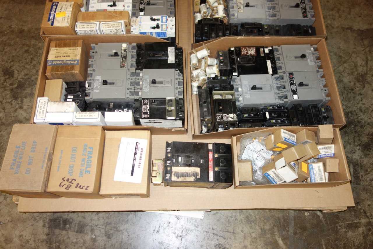 1 PALLET OF ASSORTED MOLDED CASE CIRCUIT BREAKERS, PARTS AND ACESSORIES - CIRCUIT BREAKERS